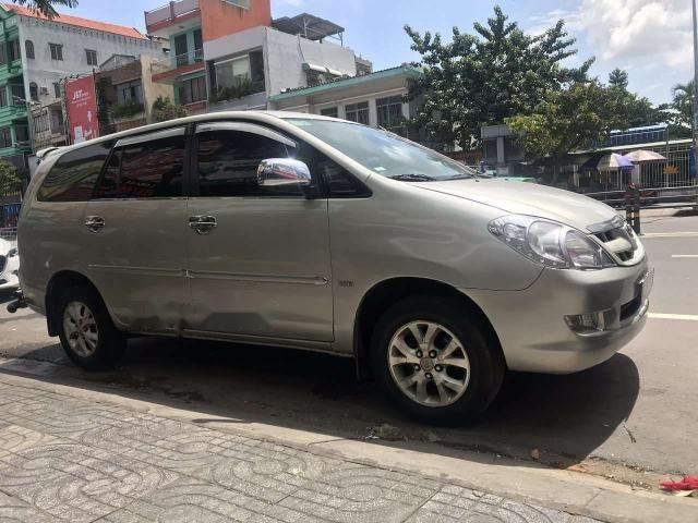 Cần bán lại xe Toyota Innova G đời 2006, màu bạc xe gia đình, giá tốt