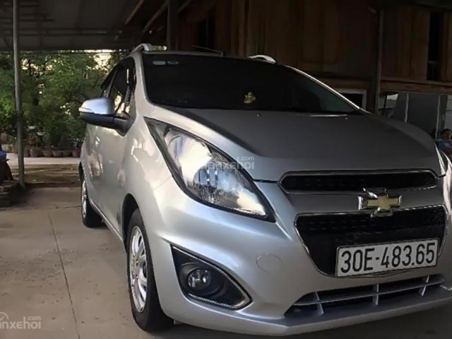 Xe Chevrolet Spark LT 1.2 MT đời 2017, màu bạc như mới 