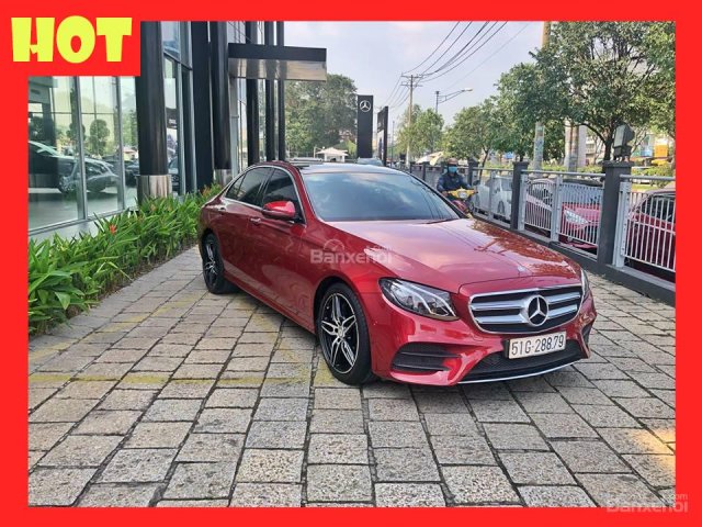 Bán xe Mercedes E300 nhập khẩu 2017, trả trước 800 triệu nhận xe ngay