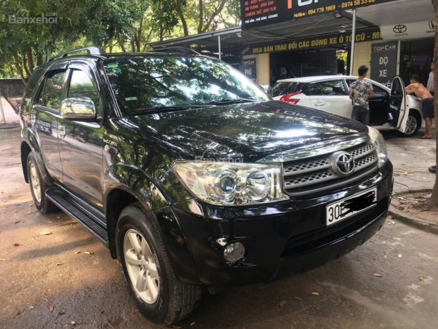 Chính chủ cần bán Fortuner máy xăng 2.7 2 cầu đời 2010, xe ít đi vẫn long lanh. Mới thay 4 lốp