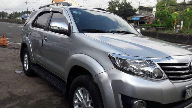 Bán xe Toyota Fortuner đời 2013, màu bạc số tự động