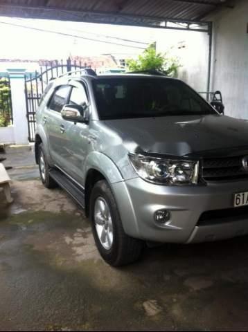 Bán Toyota Fortuner đời 2009, màu bạc, xe đẹp 