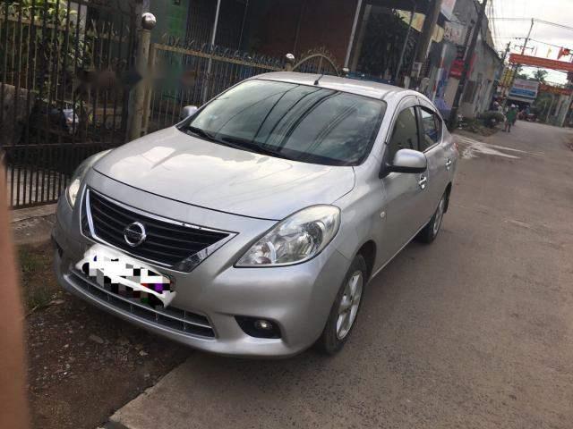 Cần bán gấp Nissan Sunny 2014, màu bạc giá cạnh tranh0