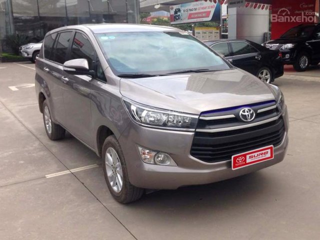 Bán xe Toyota Innova E 2017 - Màu nâu đồng