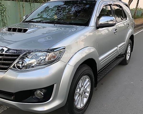 Cần bán lại xe Toyota Fortuner 2.5 đời 2013, màu bạc số sàn0