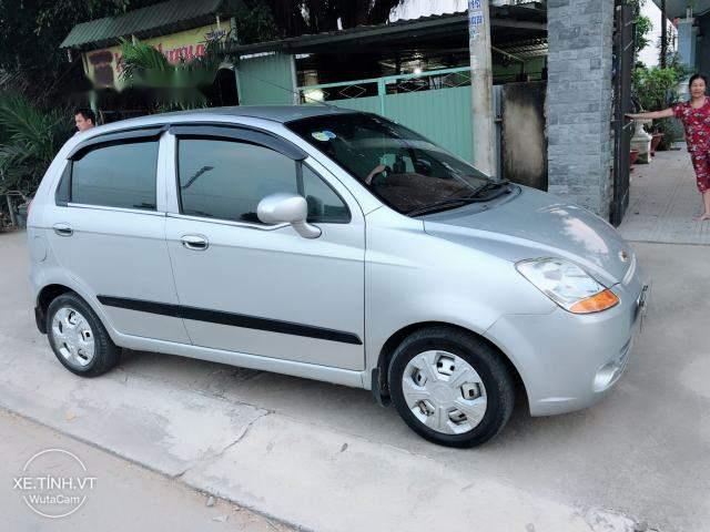 Cần bán xe Chevrolet Spark đời 2010, màu bạc