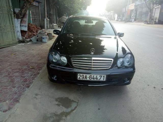 Cần bán Mercedes C200 2004, màu đen số tự động, giá 265tr0