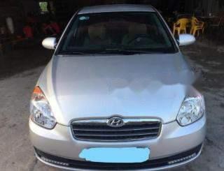 Bán xe Hyundai Verna 1.4 MT sản xuất 2009, màu bạc xe gia đình