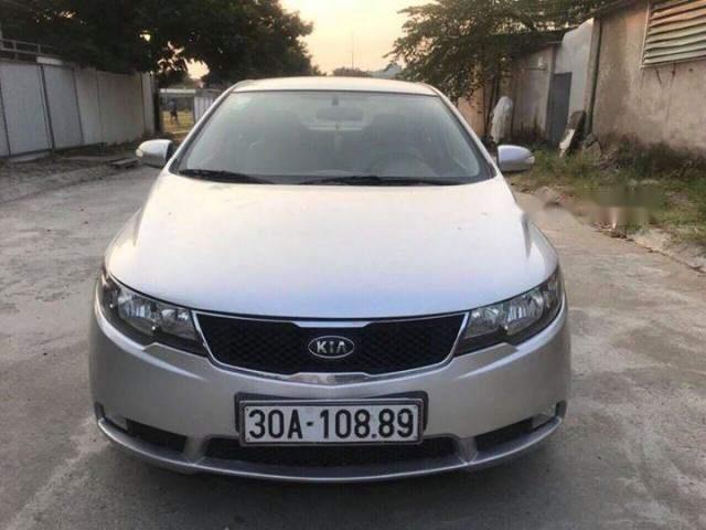 Cần bán lại xe Kia Forte đời 2009, màu bạc, nhập khẩu, số sàn