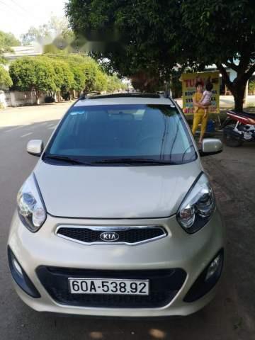 Cần bán xe Kia Picanto sản xuất 2013, màu trắng số tự động, giá tốt