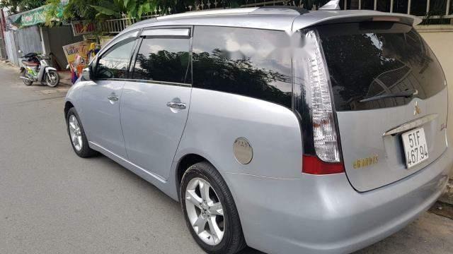 Cần bán xe Mitsubishi Grandis năm sản xuất 2009, màu bạc còn mới