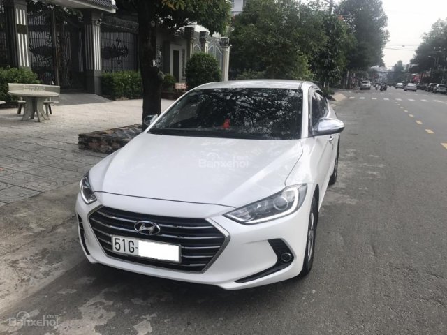Hyundai Elantra GLS 1.6 MT 5/2017, màu trắng, chỉ cần trả trước 175tr