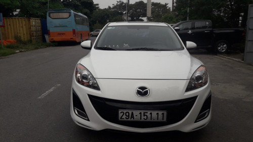 Cần bán Mazda 3 1.6 AT năm sản xuất 2011, màu trắng