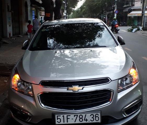 Bán xe Chevrolet Cruze LT 9/2016, màu bạc, đã đi 22.000km