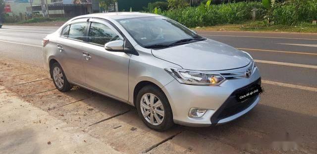 Cần bán Toyota Vios MT năm 2014, màu bạc, lốp sơ cua chưa hạ