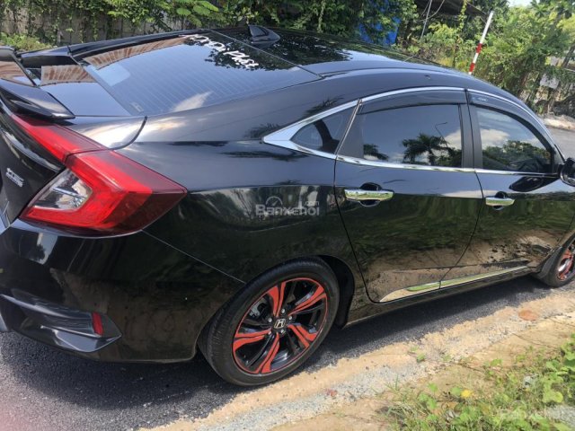 Bán Honda Civic 1.5 Turbo 2017 màu đen