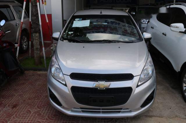 Bán Chevrolet Spark MT 2016, màu bạc, xe còn mới tinh không một tì vết