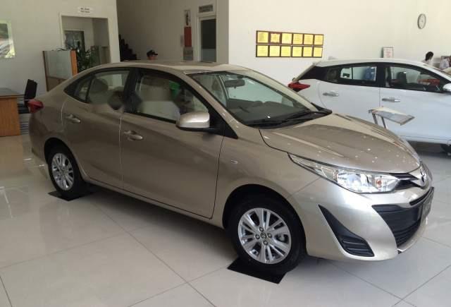 Bán ô tô Toyota Vios năm 2018, màu ghi vàng