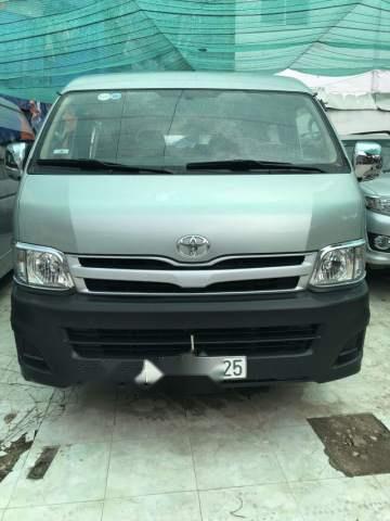 Cần bán gấp Toyota Hiace năm sản xuất 2011, màu bạc