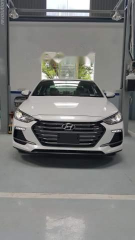 Bán Hyundai Elantra Sport sản xuất 2018, màu trắng