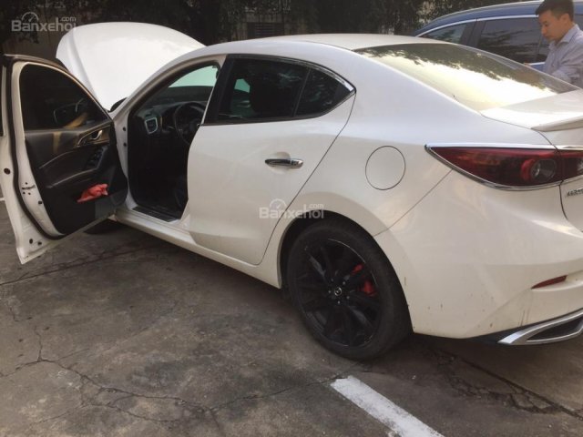 Bán Mazda 3 2.0 đời 2017, màu trắng