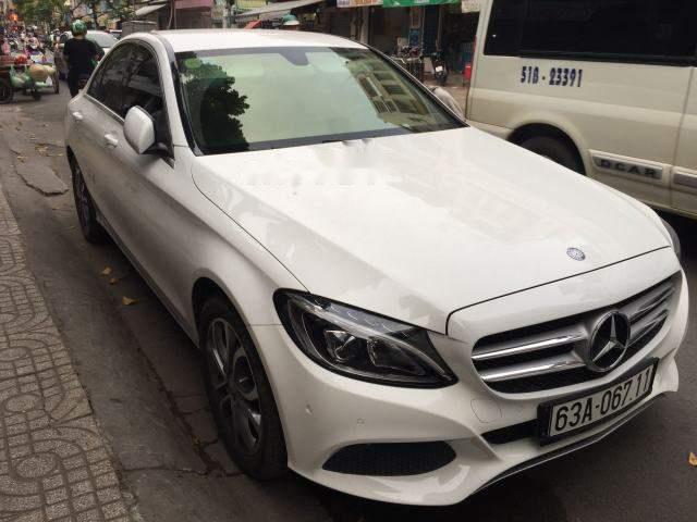 Cần bán lại xe Mercedes C200 năm 2017, màu trắng