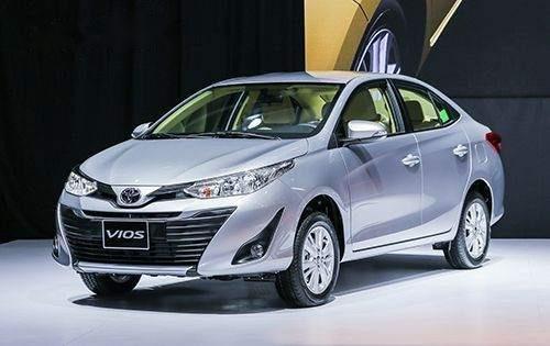 Bán xe Toyota Vios 2018, màu bạc giá cạnh tranh