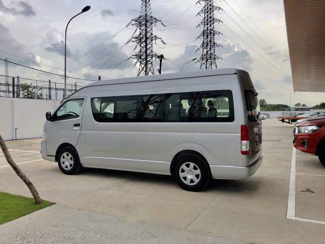 Bán xe Toyota Hiace năm 2018, màu bạc, nhập khẩu Thái Lan