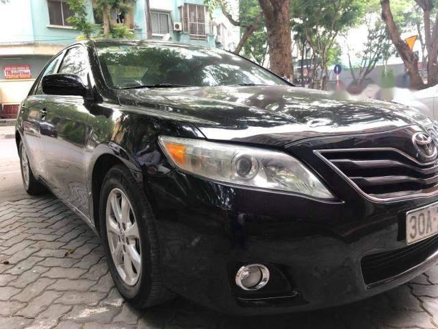 Bán xe Toyota Camry LE 2.5 2010, màu đen xe gia đình