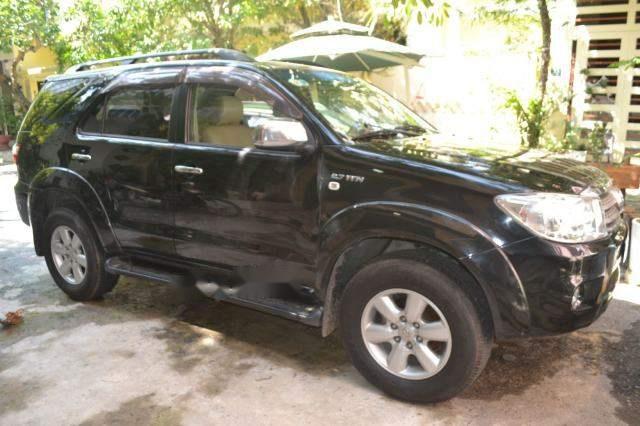 Cần bán gấp Toyota Fortuner đời 2009, màu đen số tự động, giá chỉ 540 triệu