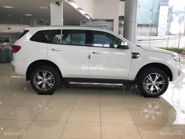 " Xe giao ngay" Ford Everest Titanium 4x2, Trend 2018, màu trắng, đỏ nhập khẩu. Hỗ trợ 80% vốn ngân hàng0