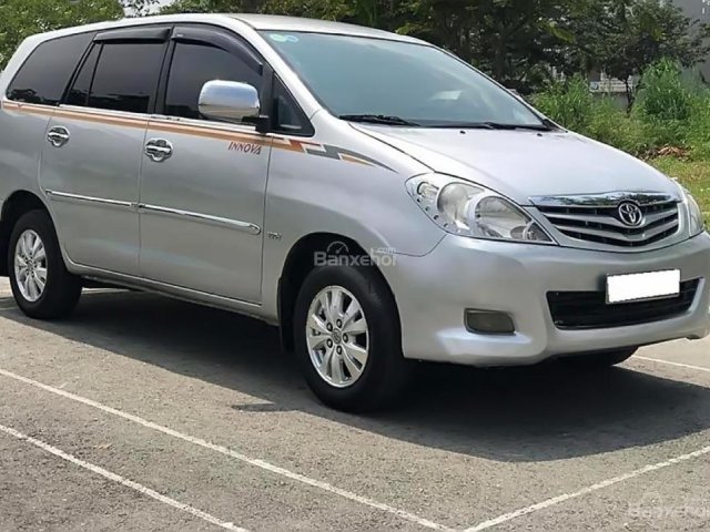 Bán lại xe Toyota Innova cuối 2009 G, còn rất đẹp, nước sơn zin đẹp, nội thất nỉ zin theo xe