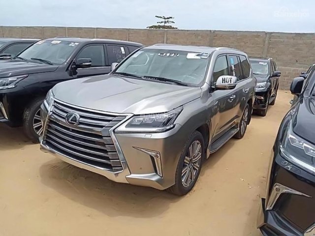 Bán xe Lexus LX 570 2017, màu vàng cát, nhập khẩu0