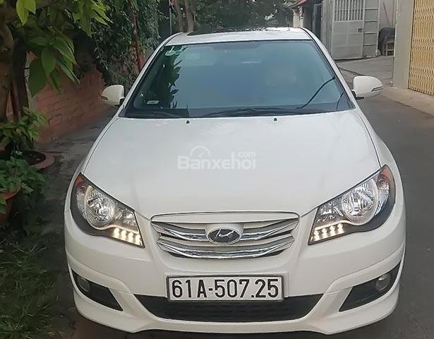 Cần bán lại xe Hyundai Avante AT 2011, màu trắng, xe được bảo dưỡng thường xuyên