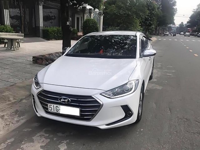 Cần bán lại xe cũ Hyundai Elantra 1.6 MT 2016, màu trắng