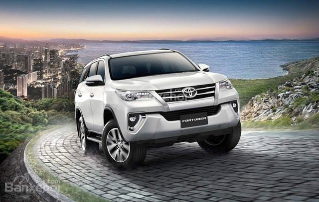 Bán Fortuner 2.7V 4x2 trắng ngọc trai, máy xăng số tự động