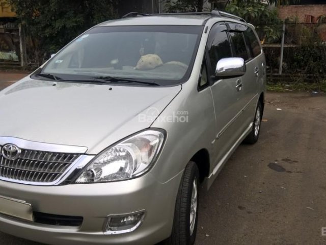 Cần bán gấp Toyota Innova bản G chuẩn, đời cuối 2006, màu bạc, chính chủ. Xe đẹp, máy tốt