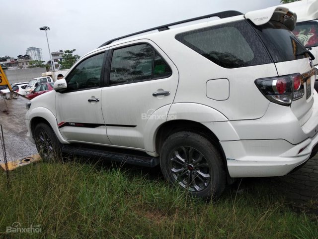 Cần bán xe Toyota Fortuner đời 2016, màu trắng