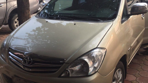 Bán Toyota Innova 2.0 AT năm sản xuất 2008, màu vàng cát