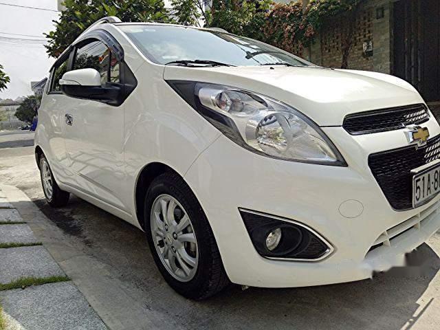 Cần bán gấp Chevrolet Spark năm sản xuất 2014, màu trắng số tự động