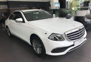 Bán xe Mercedes E200 đời 2018, màu trắng số tự động