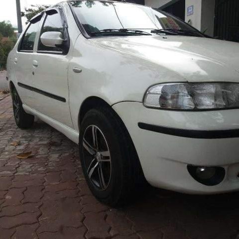 Xe Fiat Albea đời 2004, màu trắng cần bán