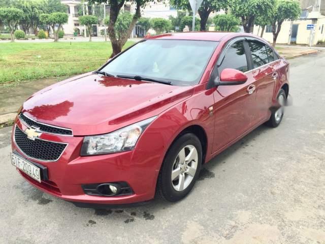 Bán xe Chevrolet Cruze đời 2010, màu đỏ xe gia đình