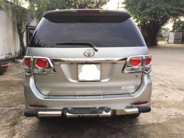 Cần bán xe Toyota Fortuner năm 2012, màu bạc