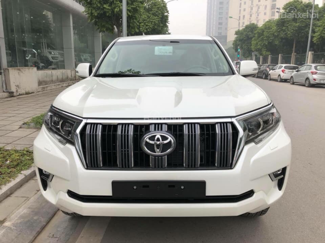 Cần bán xe Toyota Land Cruiser Prado năm sản xuất 2018, màu trắng, xe nhập