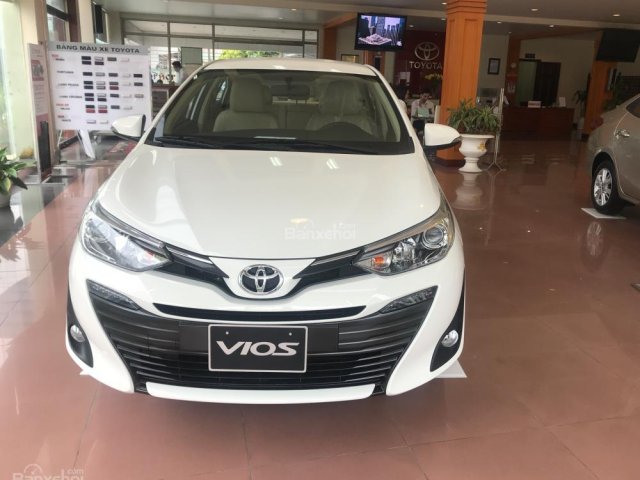 Bán Toyota Vios đời 2018 màu trắng, giá 585 triệu