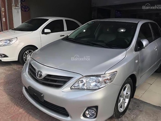 Cần bán Toyota Corolla XLI sản xuất 2011, màu bạc, nhập khẩu 