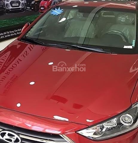 Bán xe Hyundai Elantra 2.0 AT năm sản xuất 2018, màu đỏ, giá tốt