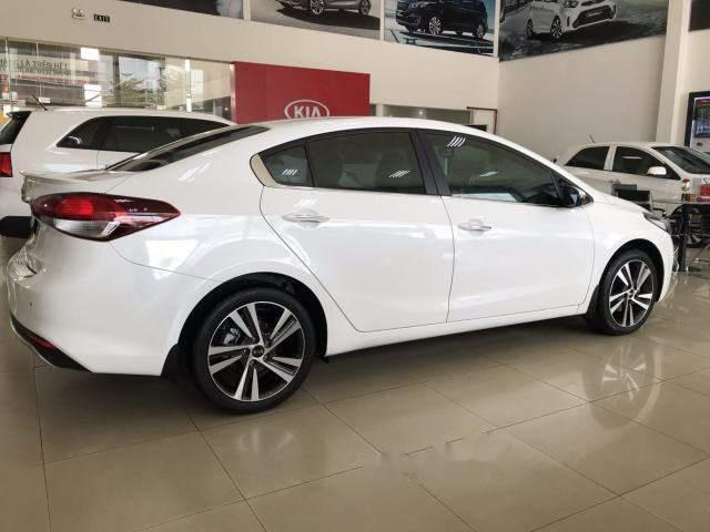 Bán Kia Cerato sản xuất 2018, màu trắng, giá tốt