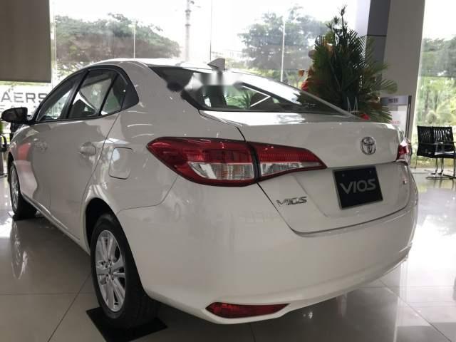 Cần bán Toyota Vios đời 2018, màu trắng